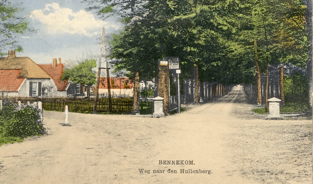 In 1957 werden de Hullenberglaan en de Hullenbergweg verkocht aan de gemeente.