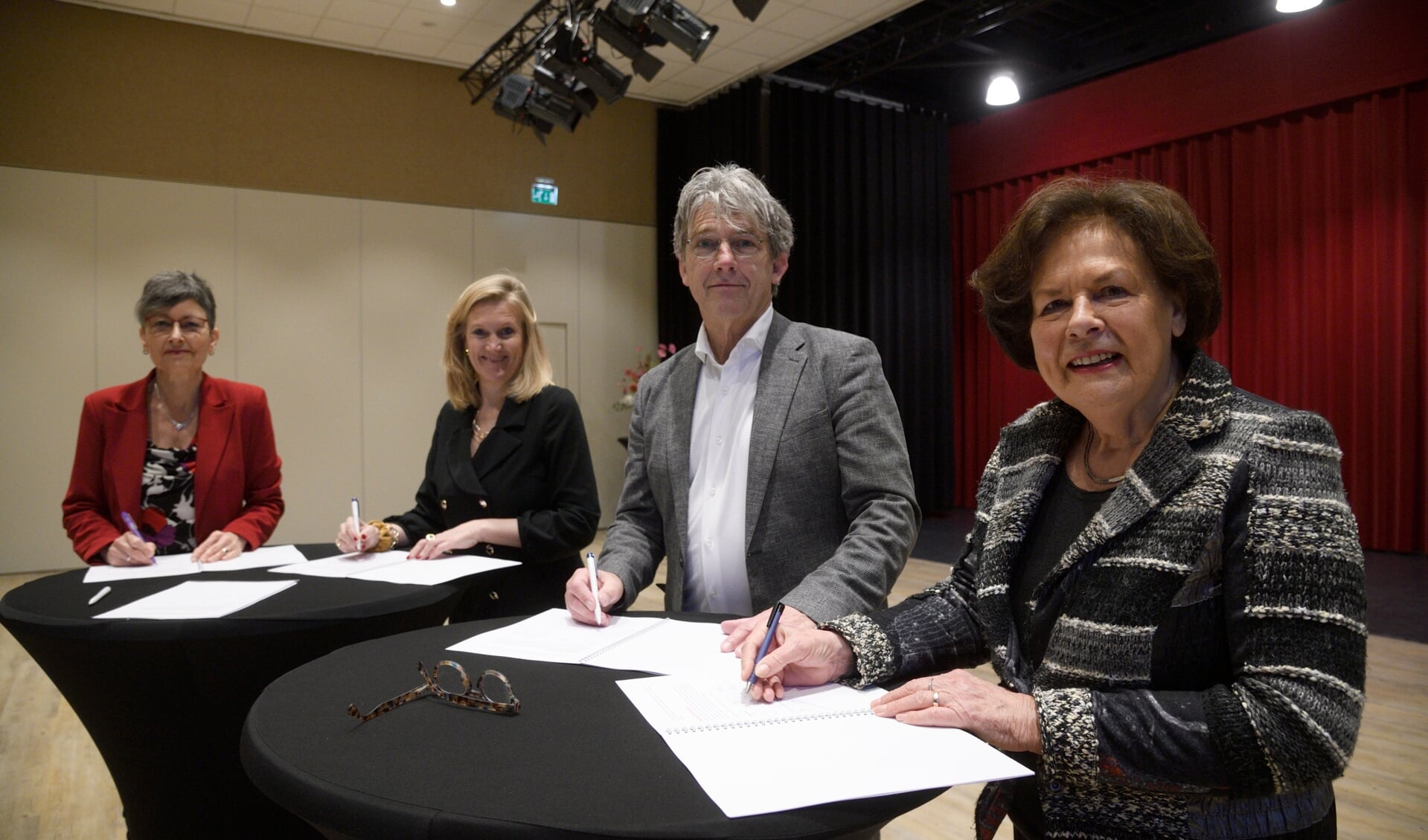 Ondertekening van convenant tussen Welzijn Putten, Stimenz en Jeugdpunt