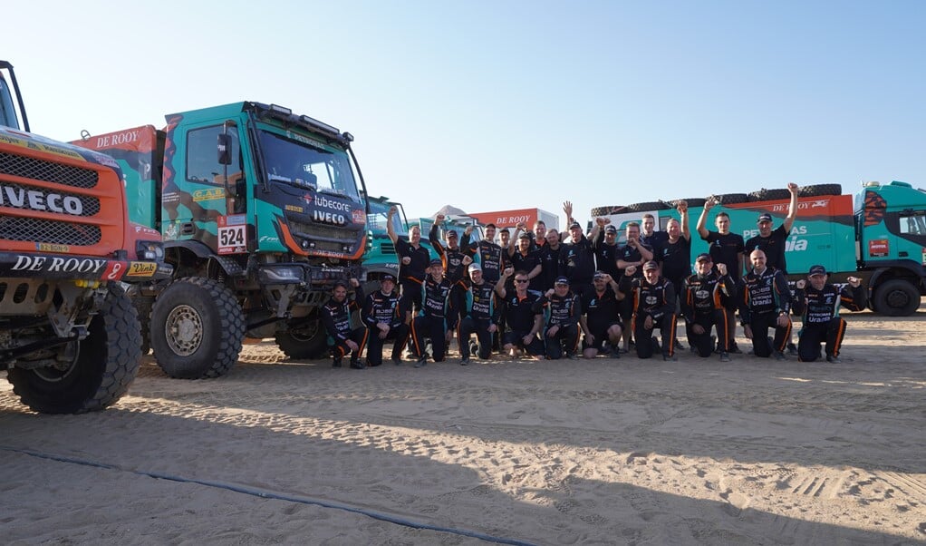 De rijders van Team De Rooy sloten vanochtend de Dakar Rally af. 