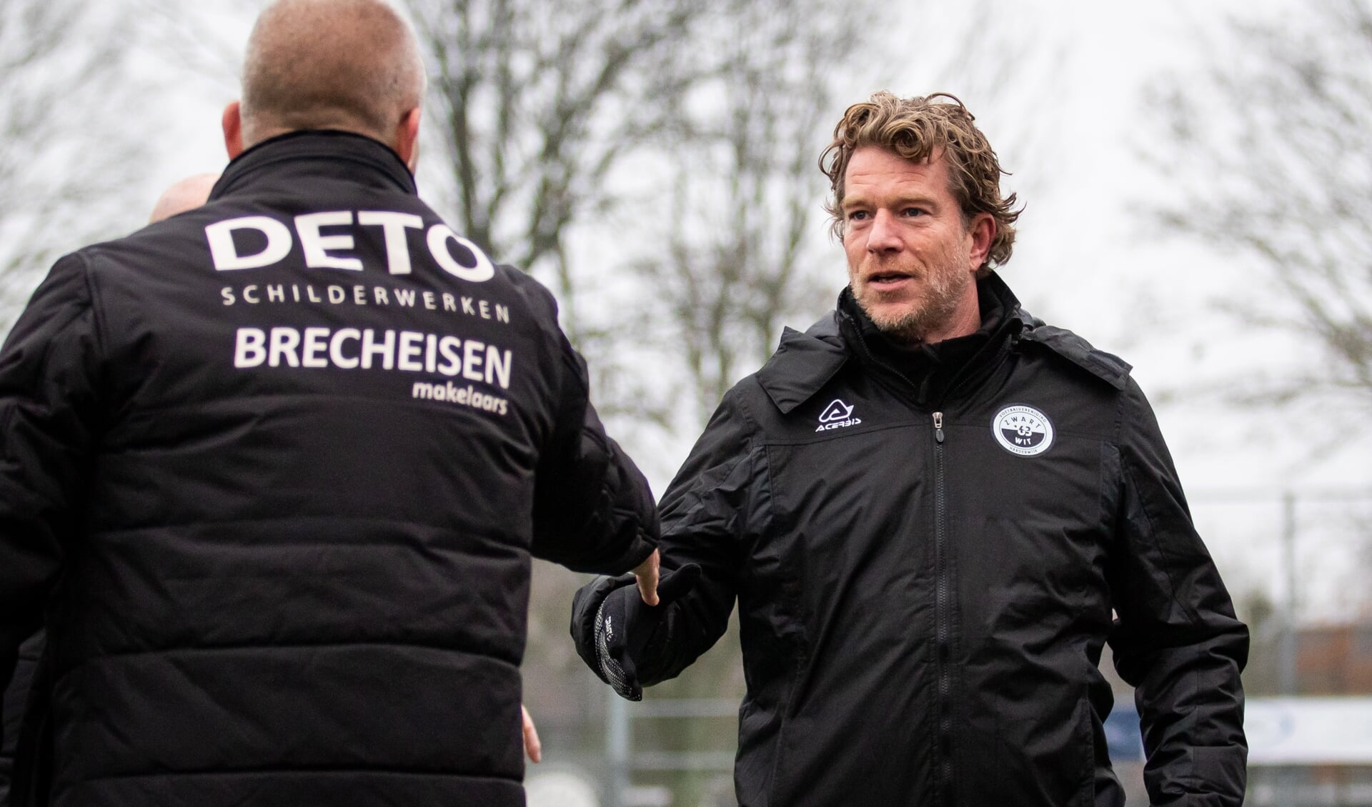 Edwin van Nijen (r) is ook komend seizoen trainer van Zwart-Wit'63. (foto: Wim Balke)