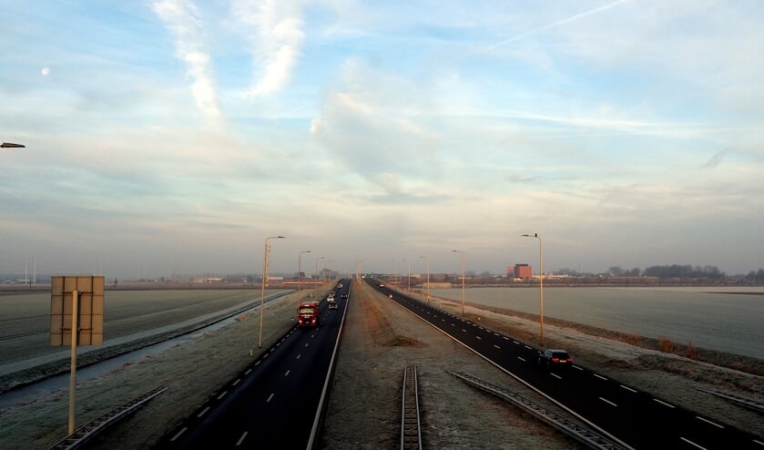 De rauwe werkelijkheid van de N207, gezoen door Nellie Bartels.