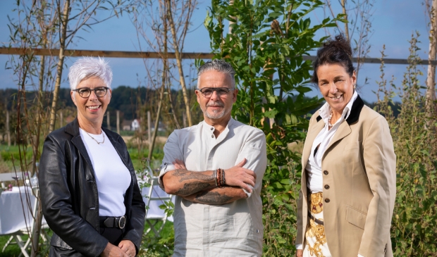 vlnr Marja Hevel (voedings- en natuurgeneeskundige), Edwin Vinke (chef** De Kromme Watergang) en Henriëtte van Norel (Culinair Publiciste)