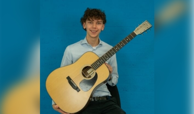 <p>Muziekwinkel Joh.deHeer<br>Leeghwaterstraat 46/47<br>3364 AE Sliedrecht<br>0184-419611<br>www.johdeheer.nl</p>