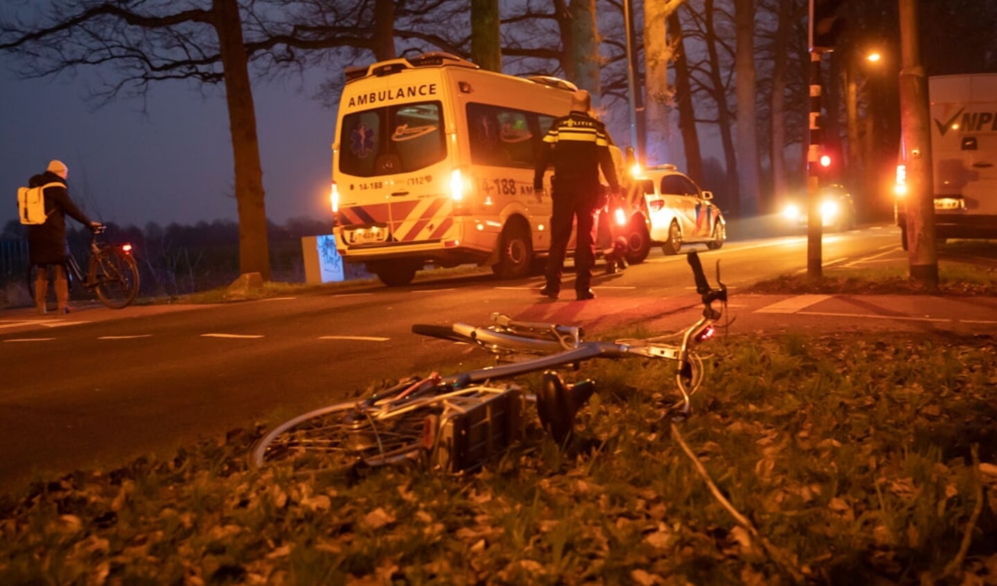 Overstekende e-biker geschept in Baarn.