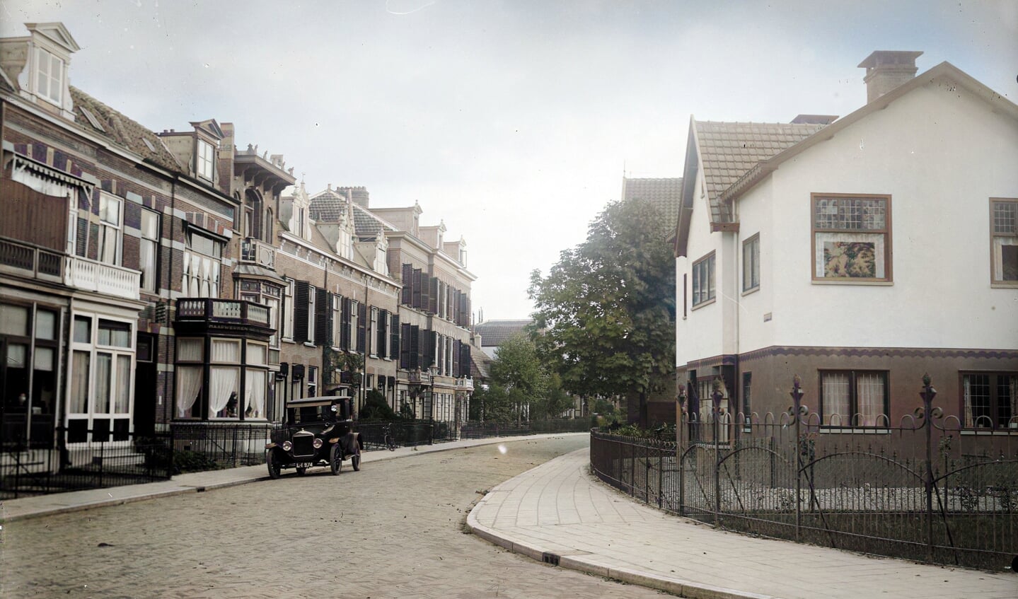 De weg tussen het Julianaplein en de Stationsstraat heette vroeger de Watersteeg.