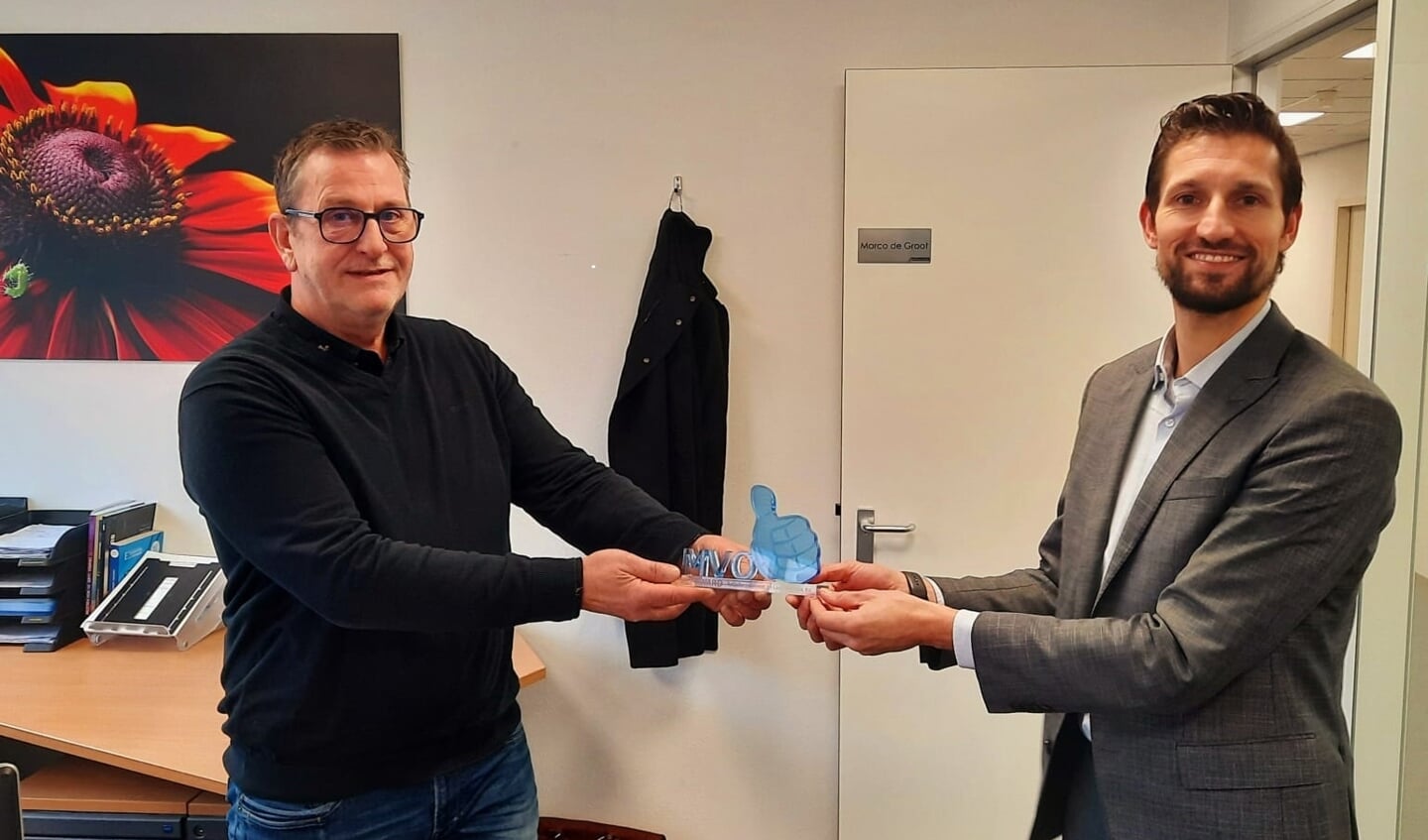 Wethouder Eelke Kraaijeveld reikte de award uit aan Marco de Groot