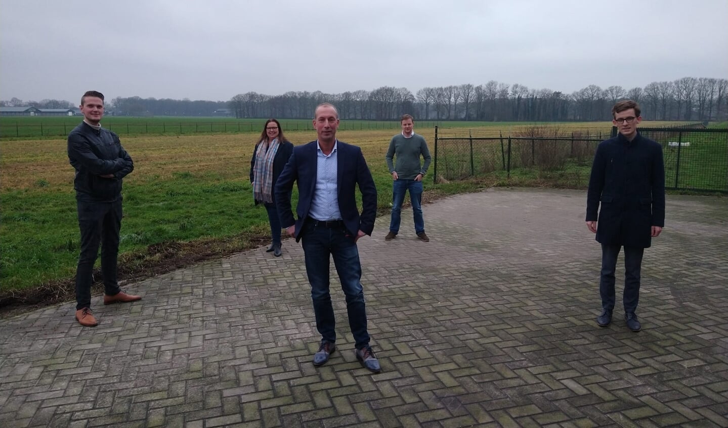 De top 5 van de VVD-lijst (vlnr): Gerben Evers (nummer 3), Lynette Reinders (4), Theo Bos (lijsttrekker), André Kruize (5) en Jarne van Schaik (2).