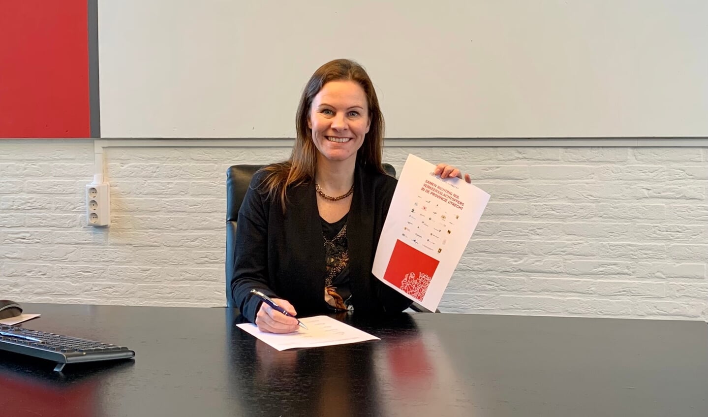 Wethouder Marieke Teunissen ondertekent Intentieverklaring Verkeersveiligheid
