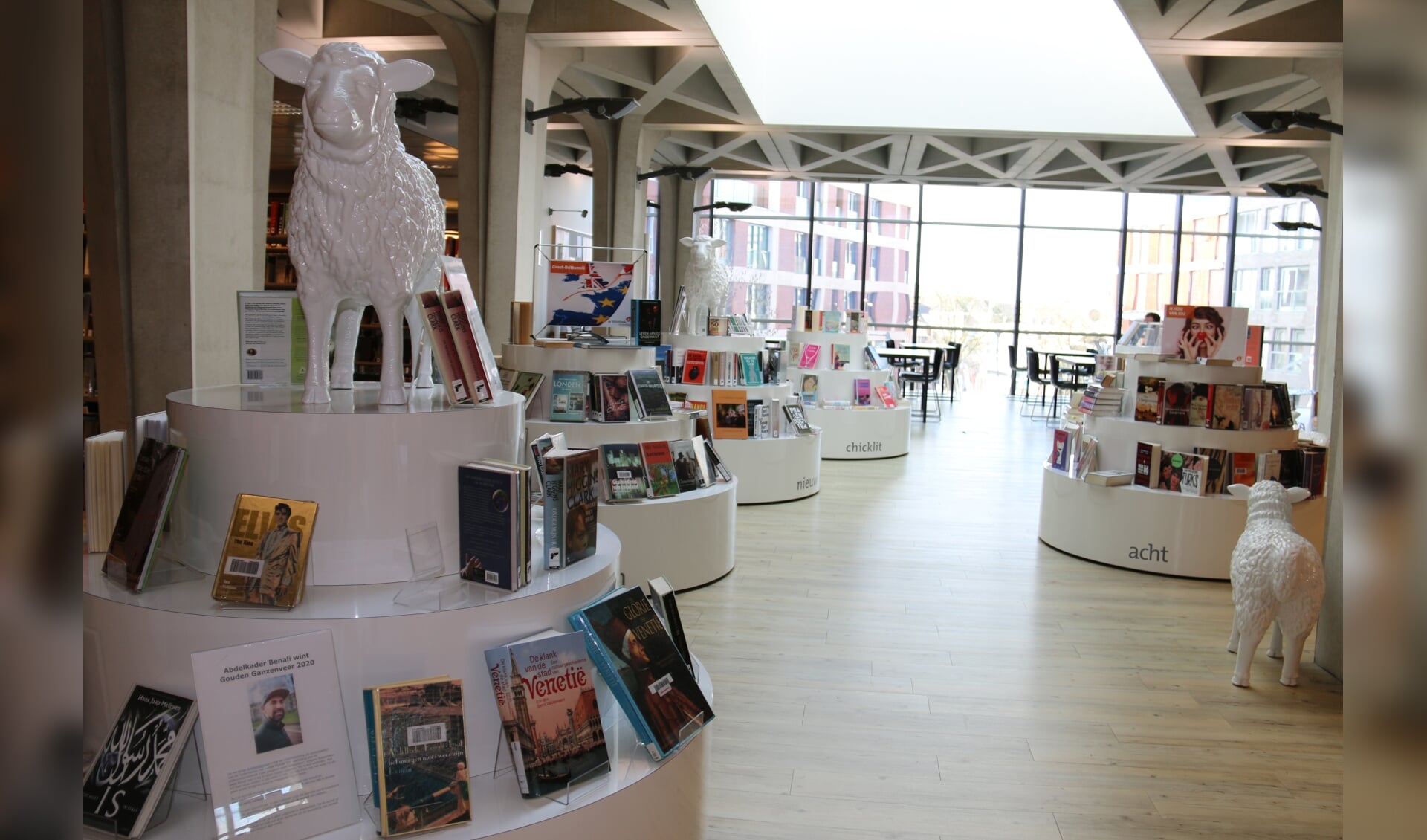 Een archieffoto van de bibliotheek in Veenendaal.