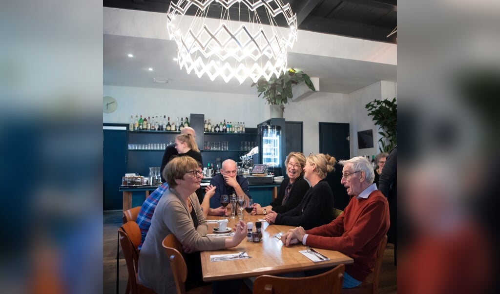Nynke kookt wekelijks op zondg in grand café Halewijn een eerlijk diner van 3 gangen.