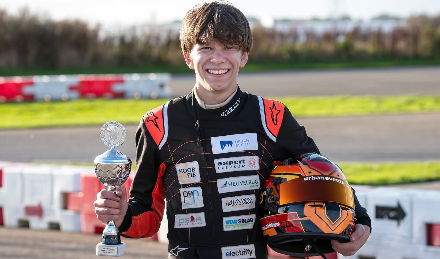 Lukas Stiefelhagen met zijn beker voor de eerste plaats.