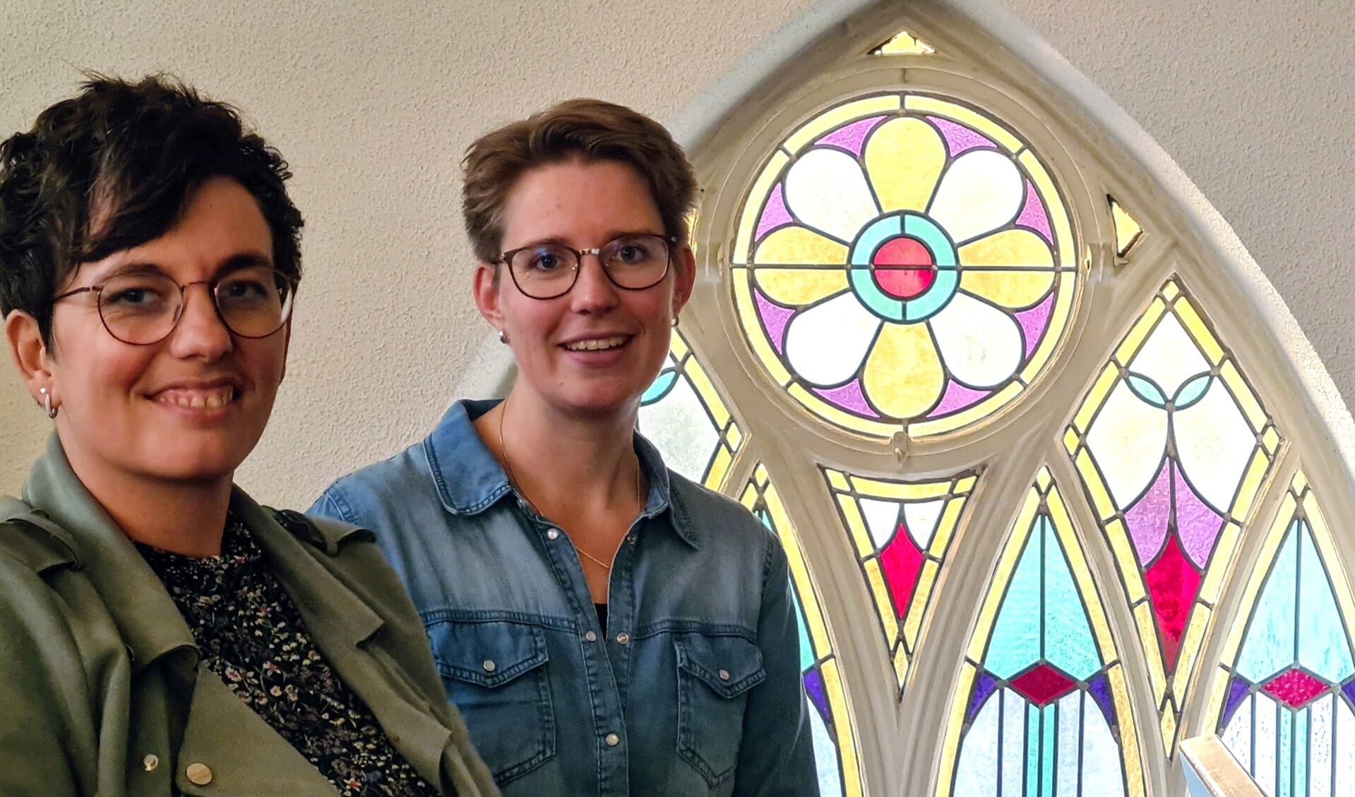 Kersverse nieuwe Ermeloërs van de week: wijkpredikanten in de Gereformeerde Kerk Jeannet van Doorn en Amanda Spies. 