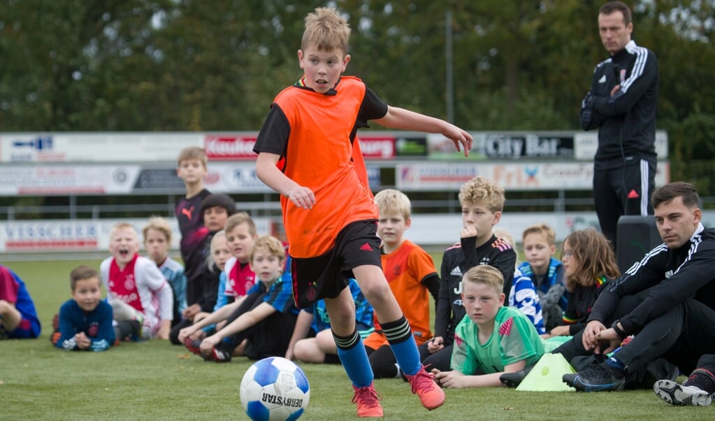 De man staande rechts is Raoul.Jessurun. Foto: ESC