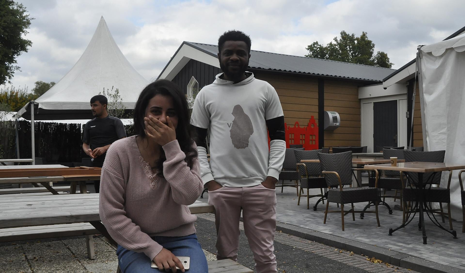 Nojin Ismail uit Syrië en Otins Enogheghase uit Nigeria hebben een tijdelijke plek gevonden in Voorthuizen.