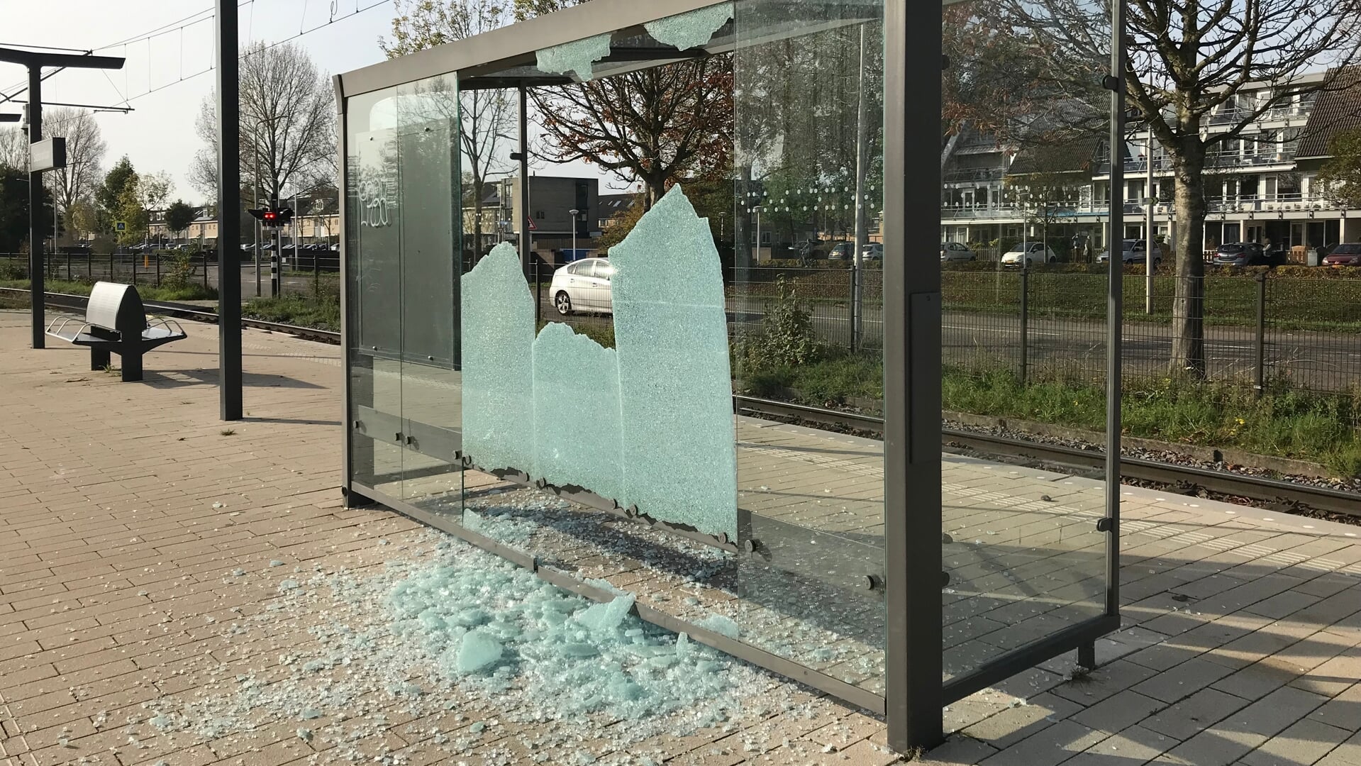 Tijdens de rellen werden ook de wachthuisjes op tramhalte Sacharovlaan in Westwijk vernield.