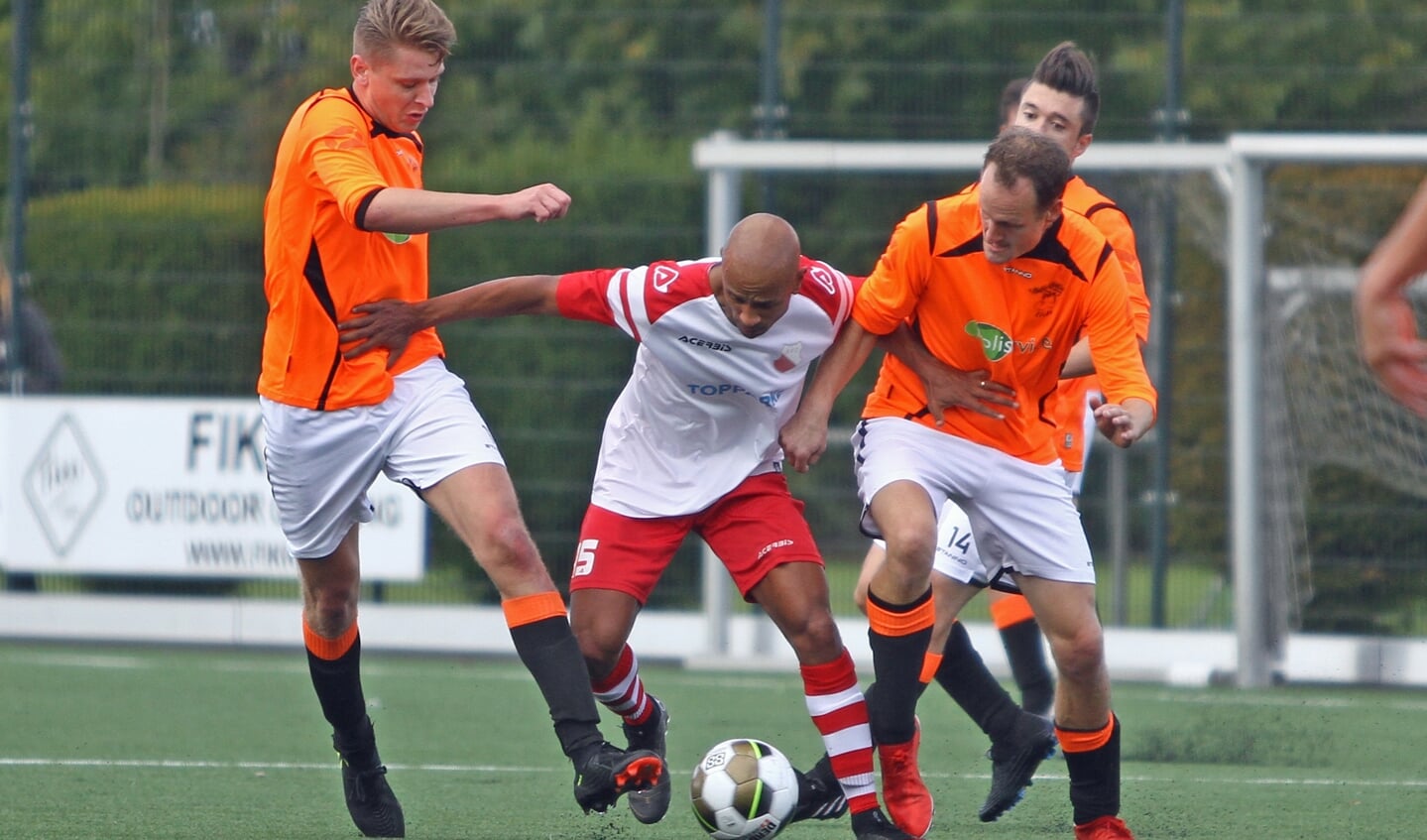 Achterveld versloeg 't Vliegdorp nadat het eerst met 2-0 achter kwam.