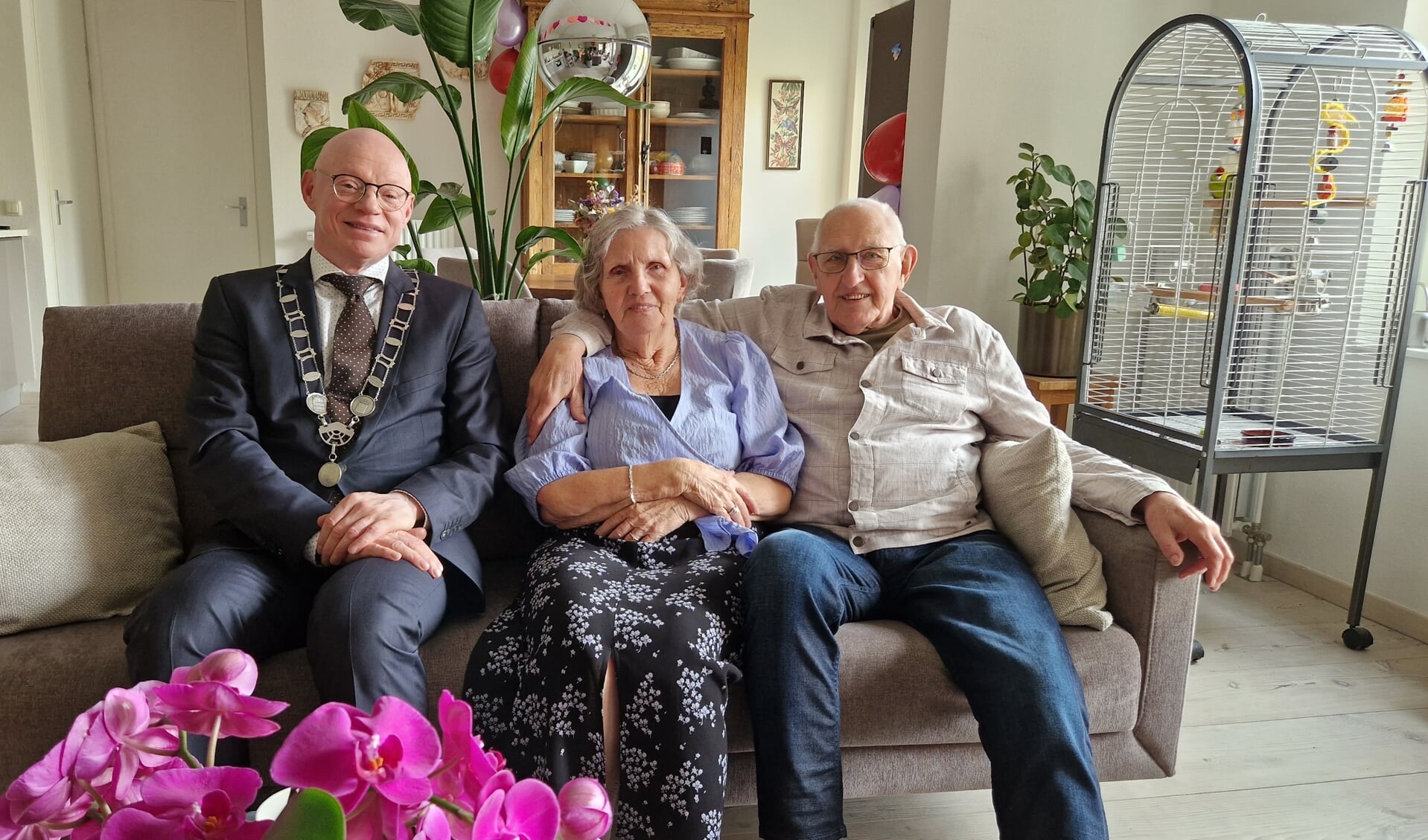 Echtpaar Teunissen - van der Veer vereerd met het bezoek van de burgemeester