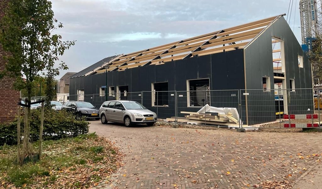 De bouw van het kinderdagverblijf is inmiddels ver gevorderd. 