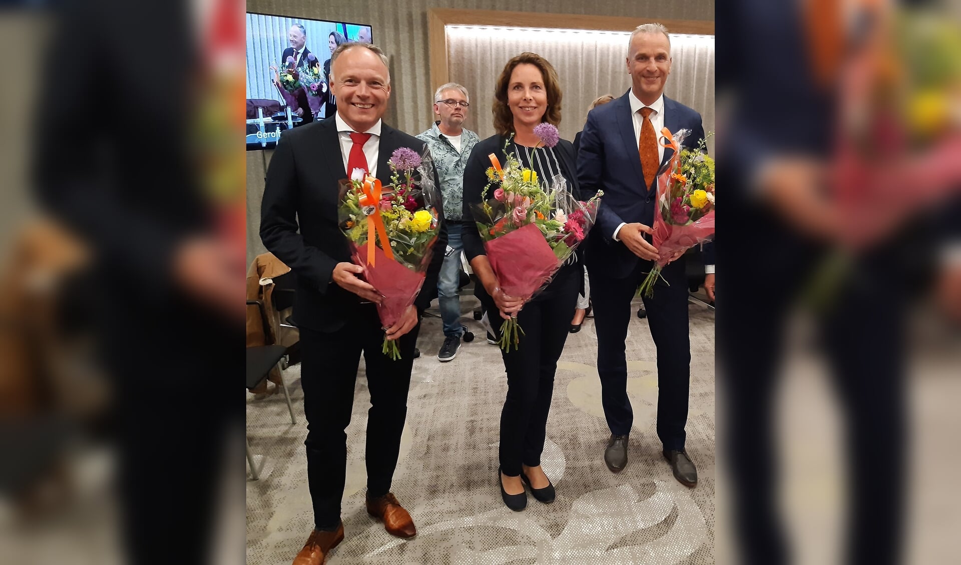 De drie wethouder bij hun installatie in juni, met van links naar rechts: Patrick Kiel (VVD), Alexandra Kolkman (Lokaal Belangrijk) en Wim Vos (CDA).