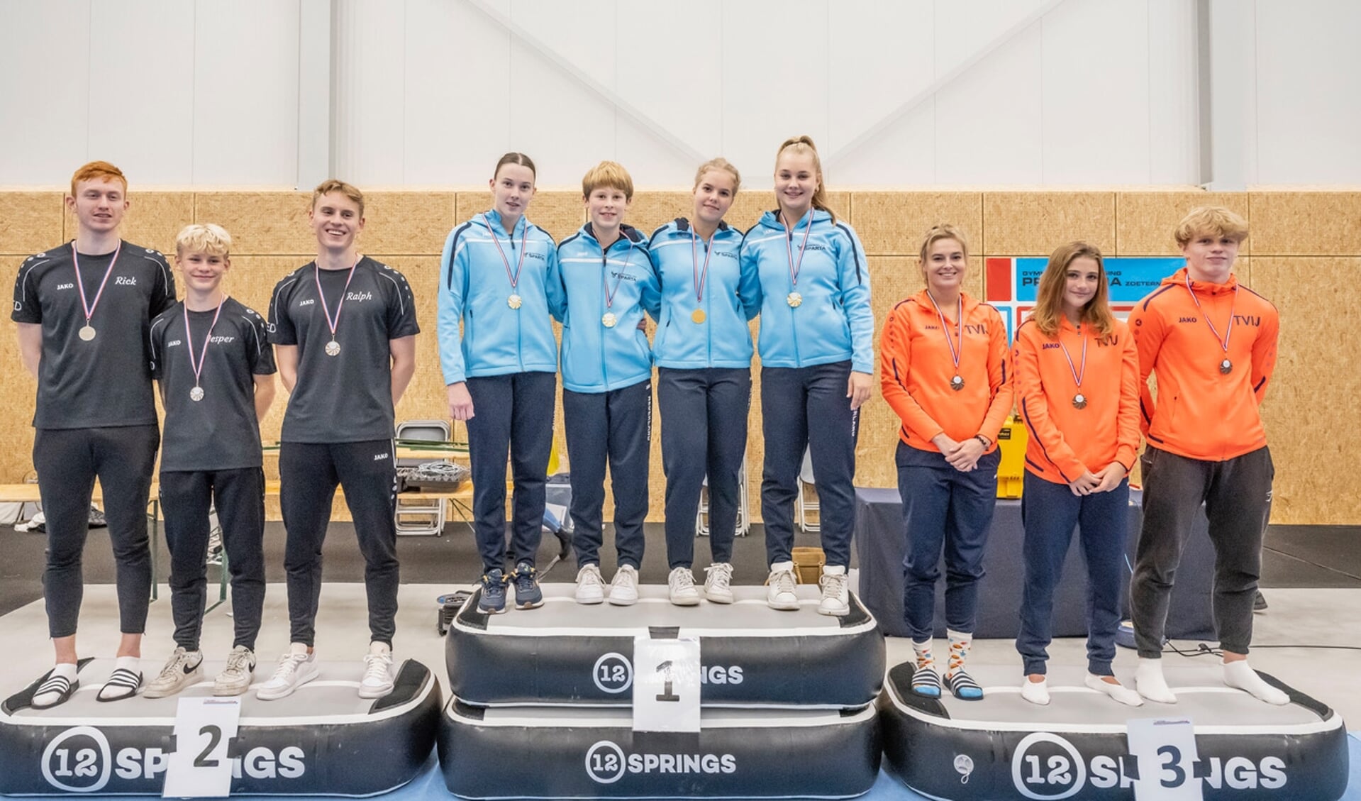 SPARTA trampolinespringers pakken tweemaal het goud en plaatsen zich voor het NK Clubteams in Alkmaar.