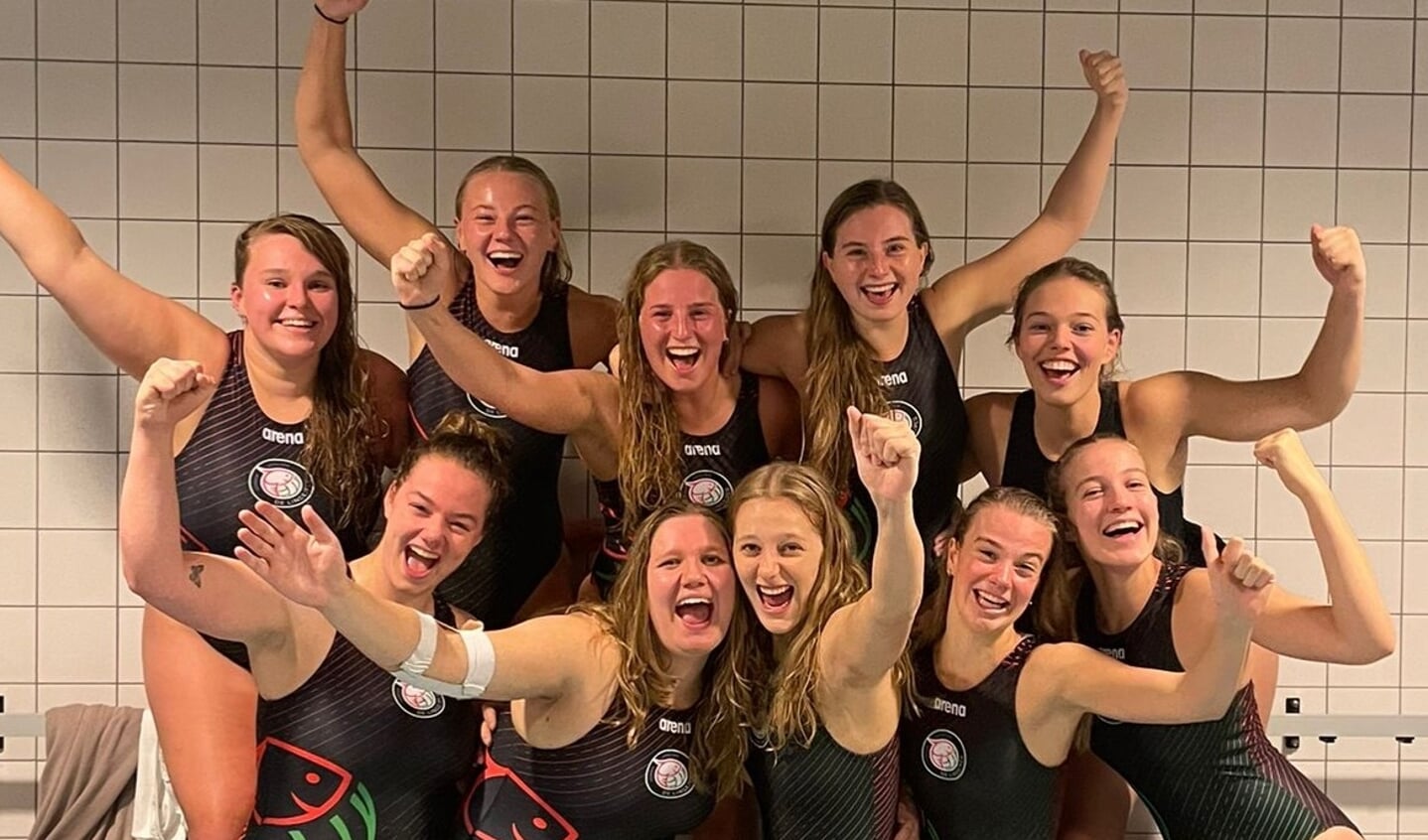 Blije gezichten bij de dames van Linge/PCG na winst in Waalwijk