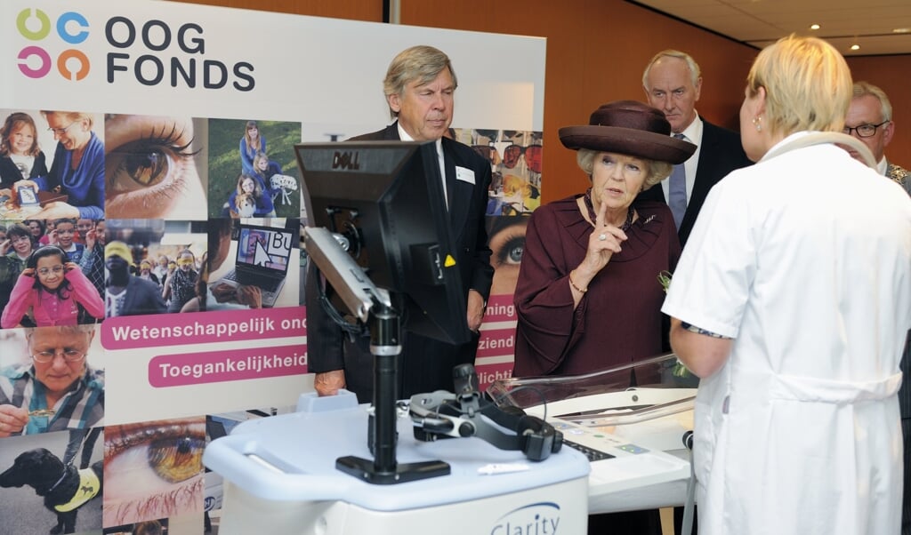 2012-10-03  ALKMAAR - Toenmalig koningin, Beatrix bezocht ook in 2012 het Oogfonds in Alkmaar.