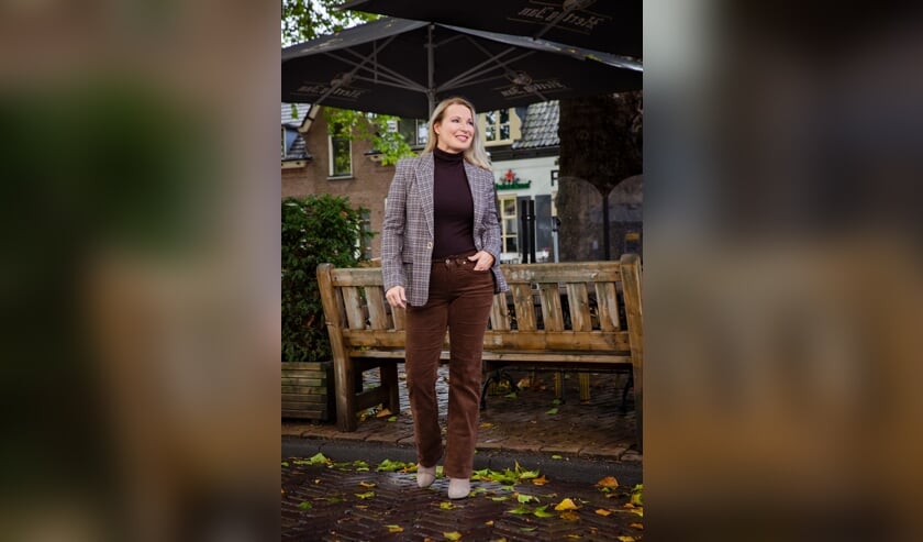 Sasja in een broek van Red Button, colbert van Fifth House en coltrui van eigen label