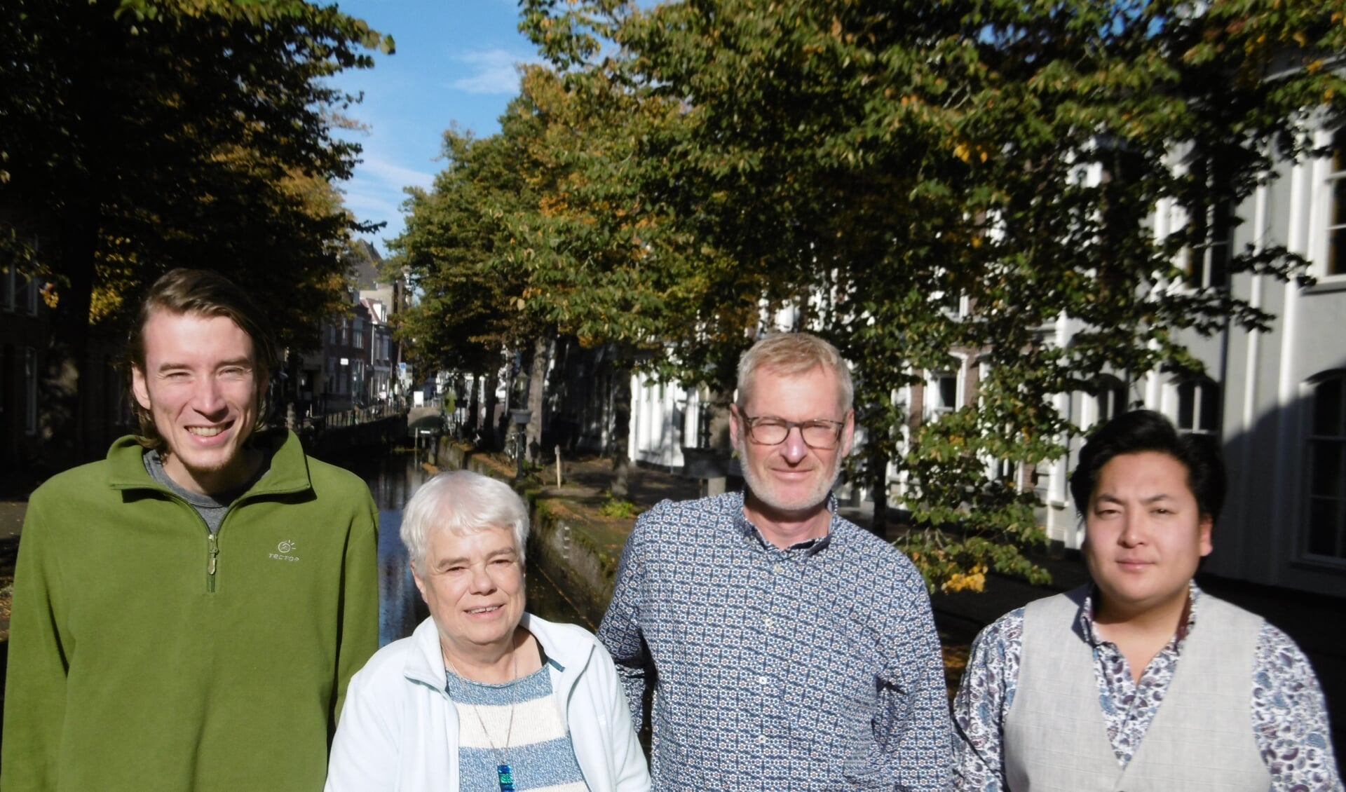 Vlnr: klimaatactivist Jeroen Thunnissen,
geschiedenisdocent Renée Schreuder, vinoloog en wijnproever Eric Ivens en dichter Twan Vet.  