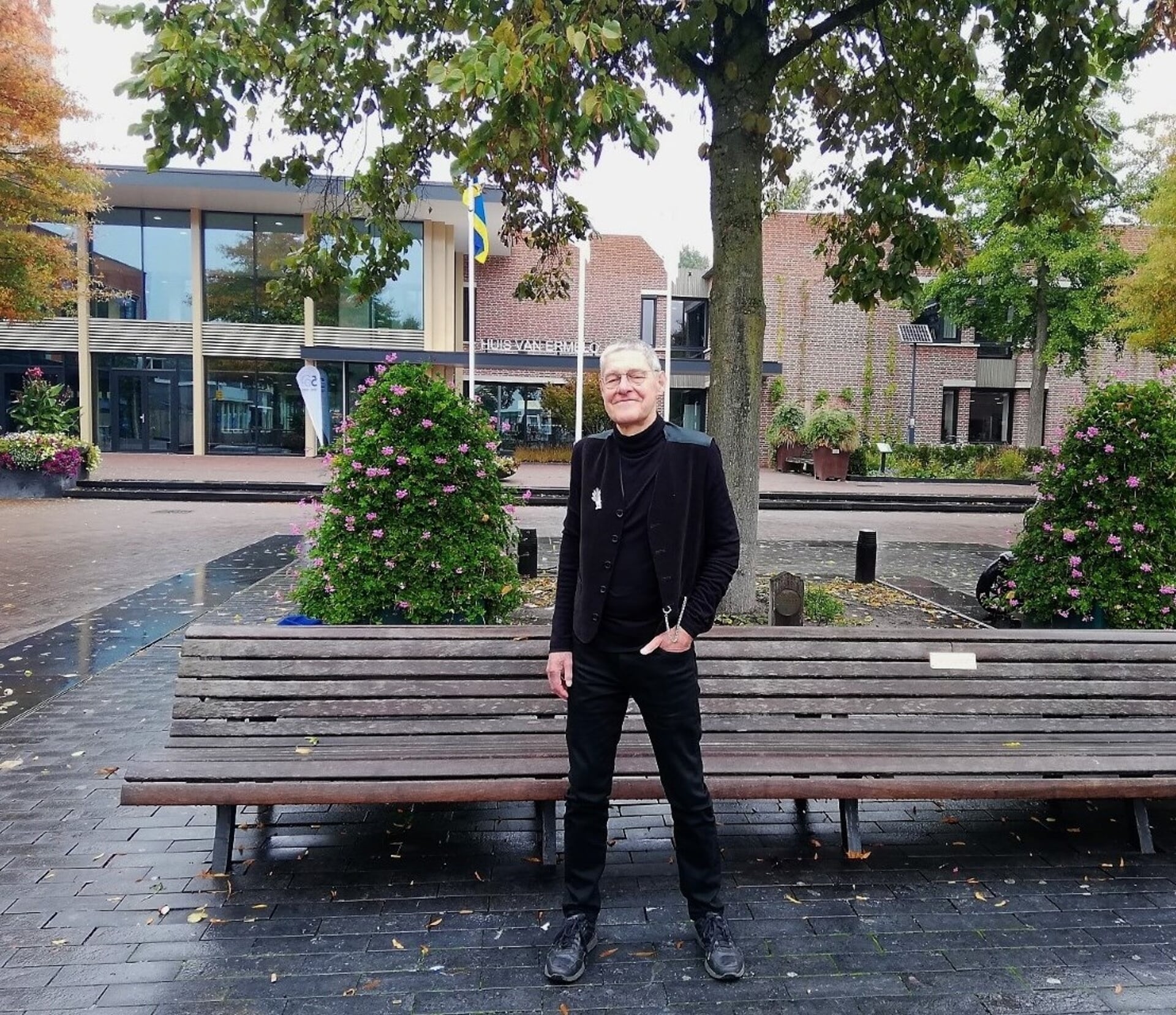 Dorpsdichter Erik Slagt droeg zijn gedicht 'Hoe zal ons dorp' voor tijdens de installatie van Van Daalen als burgemeester van Ermelo.