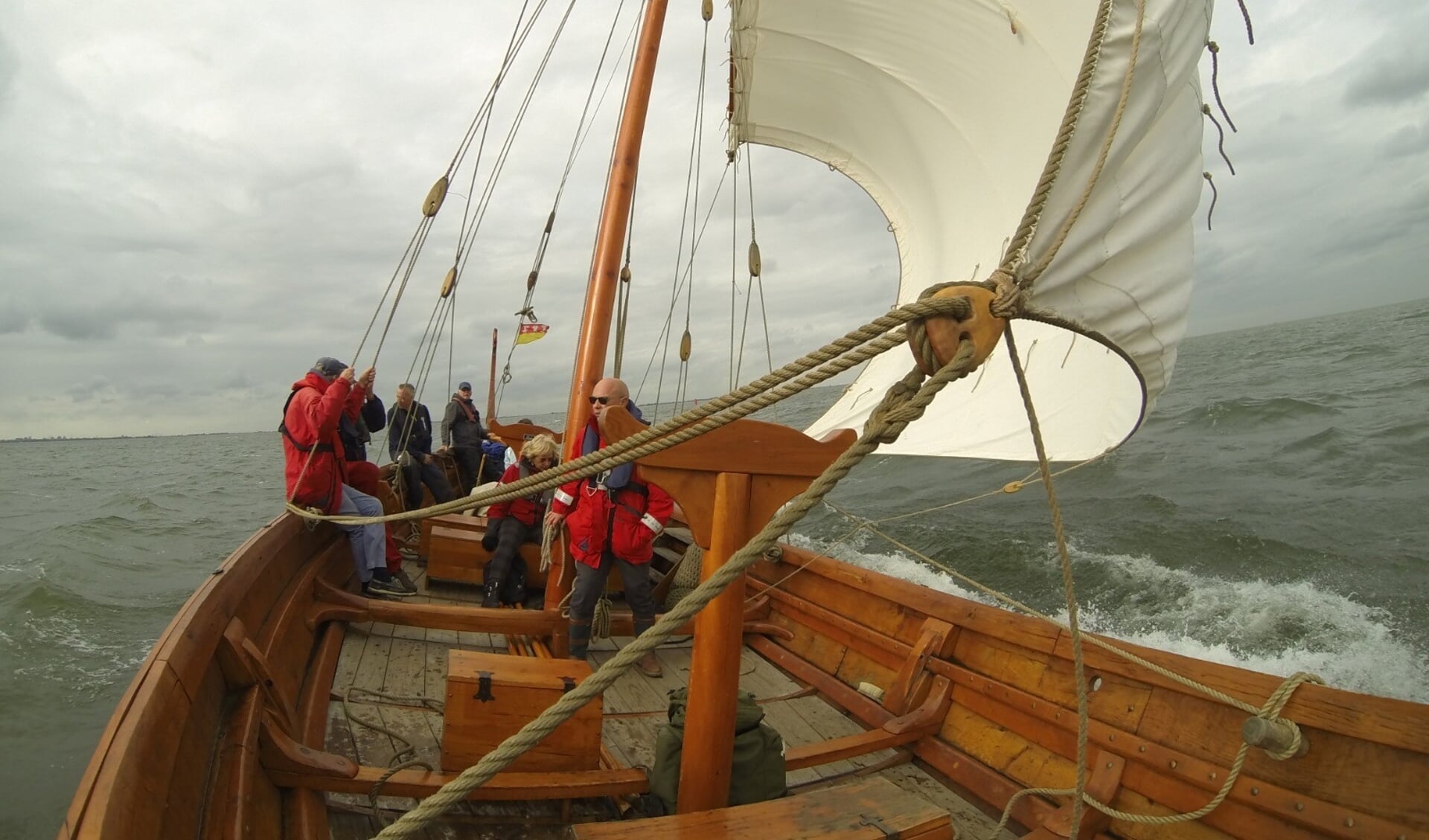 Met Vikingschip Dorestat-1 naar Muiden