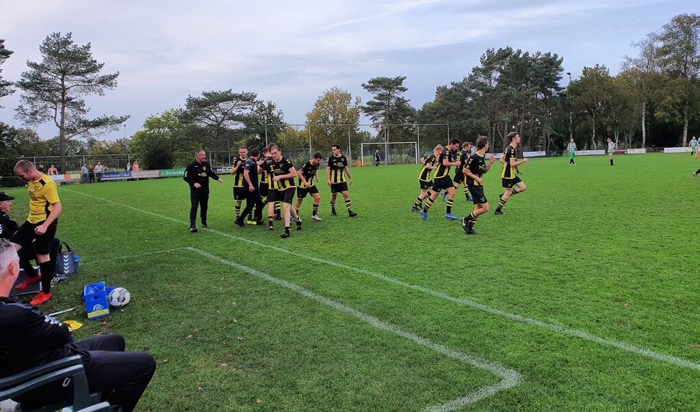 Redichem viert de niet meer verwachte gelijkmaker. De streekderby tegen WVV Wageningen eindigde in 3-3.