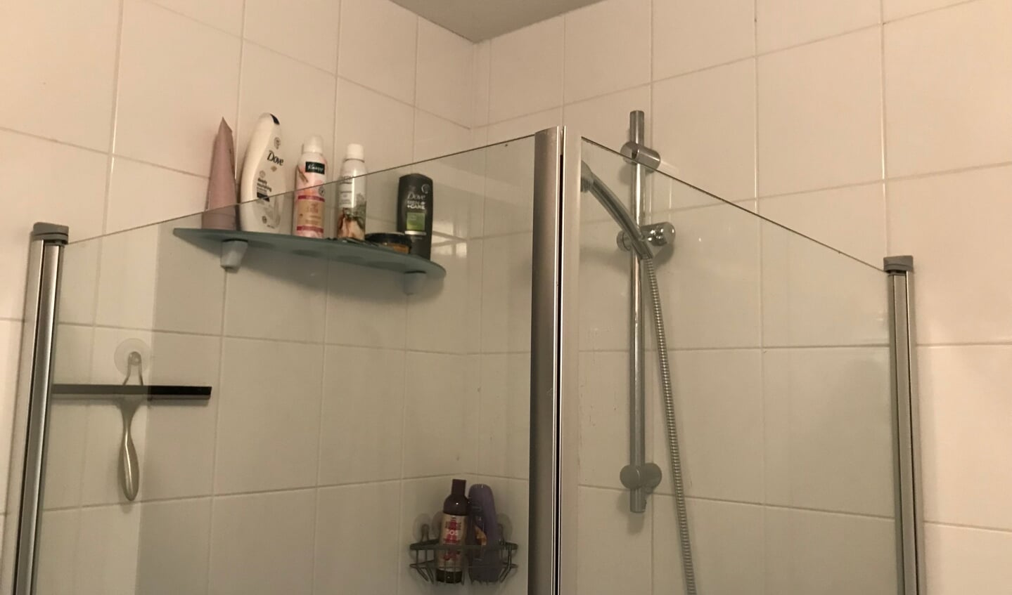 Een gesplitste woning moet een eigen badkamer hebben.