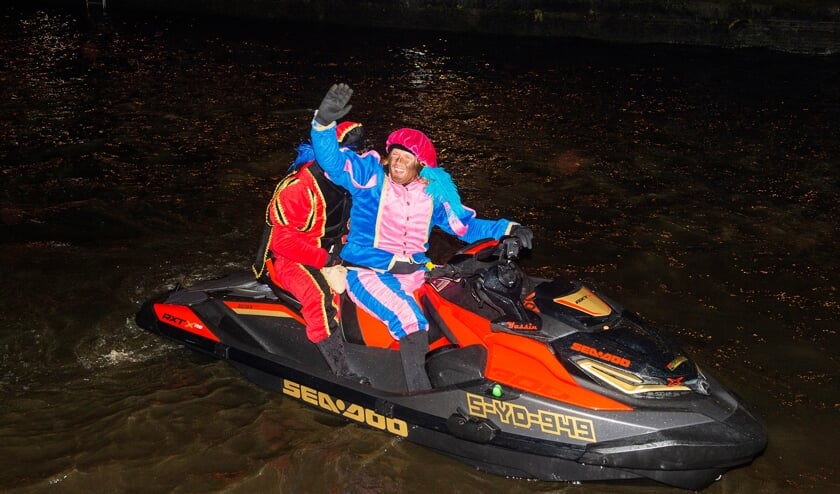 Aankomst Sinterklaas in Vathorst in de Markenhaven