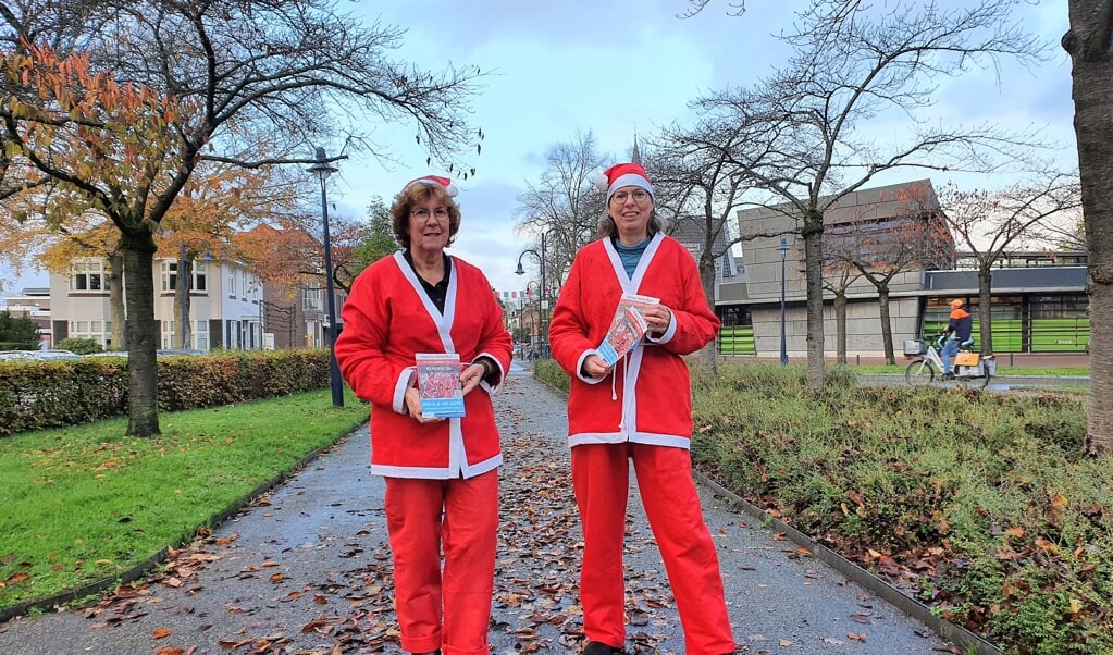 Fredi Adams (links) en Anja van Vloten willen 'heel' Bennekom oproepen om mee te gaan doen aan de Rotary Santa Run Bennekom.