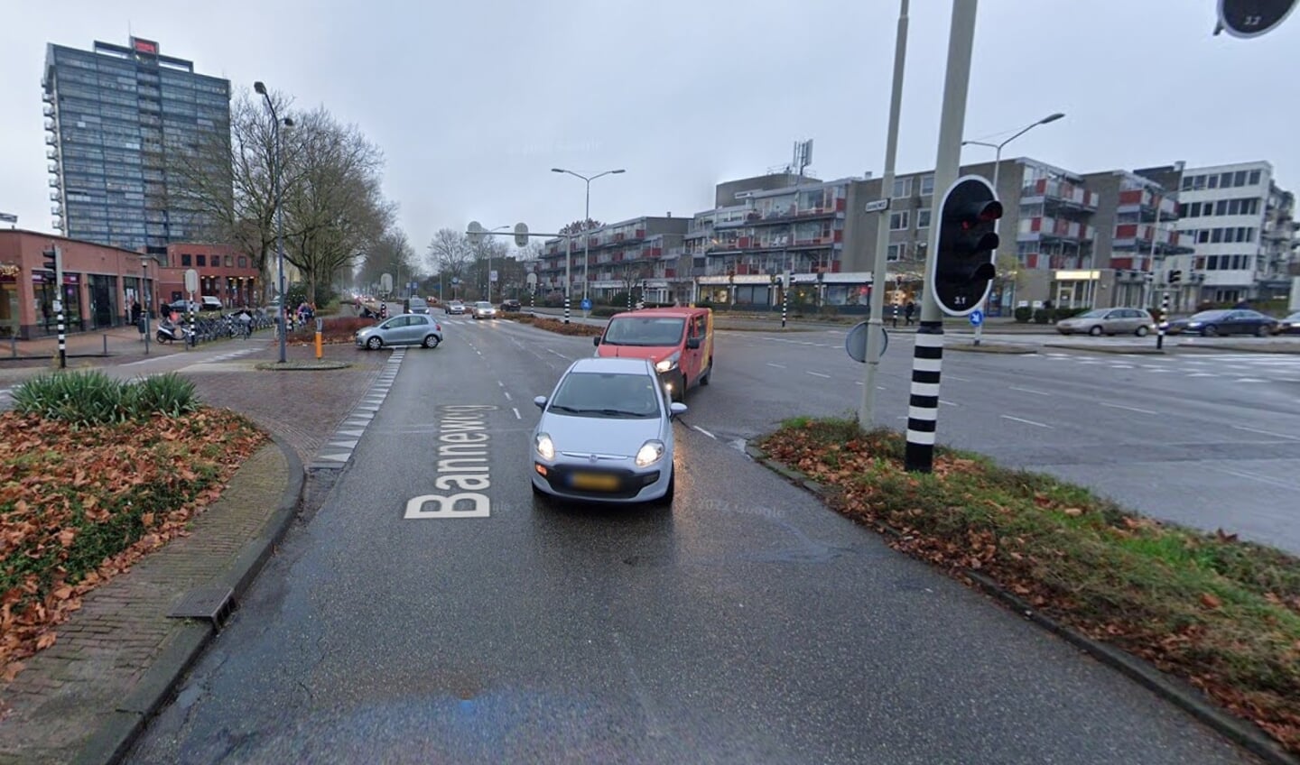 Ter hoogte van het Piazzacentrum wordt een rotonde aangelegd op De Banneweg.