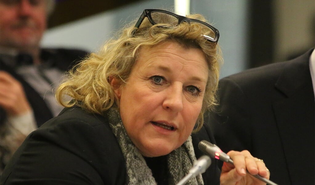 PvdA-fractieleider Esther Veenboer, die het amendement voor het noodfonds indiende.