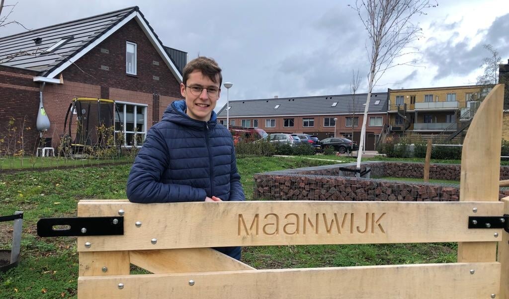 Fractievertegenwoordiger Marten van Dam (CU-SGP) bij de nieuw aangelegde Maanwijk.
