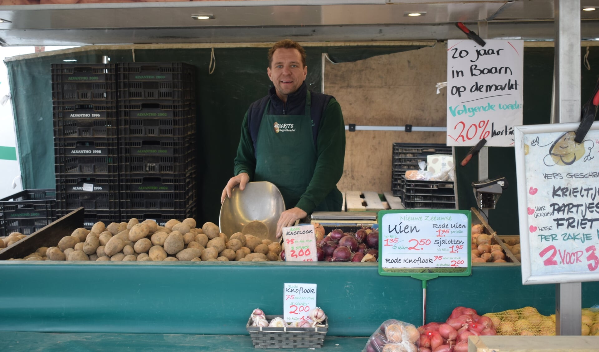 Pieter Mourits uit Oud-Beijerland staat dit jaar al 20 jaar op de markt in Baarn.