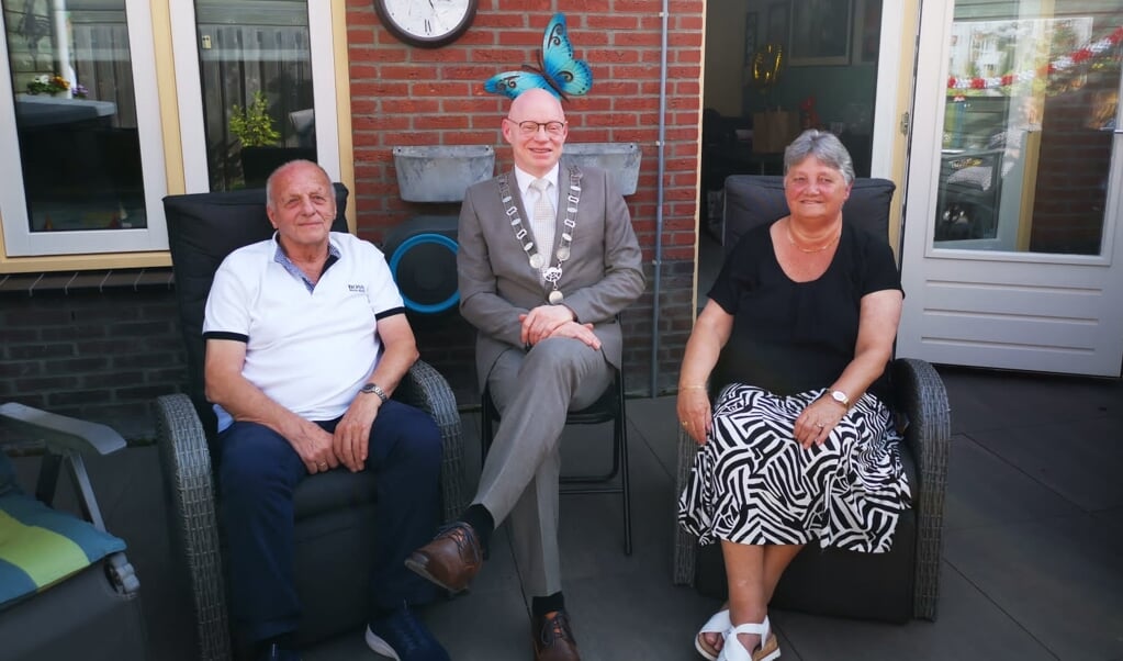 Piet en Loek vereerd met het bezoek tijdens hun huwelijksfeest