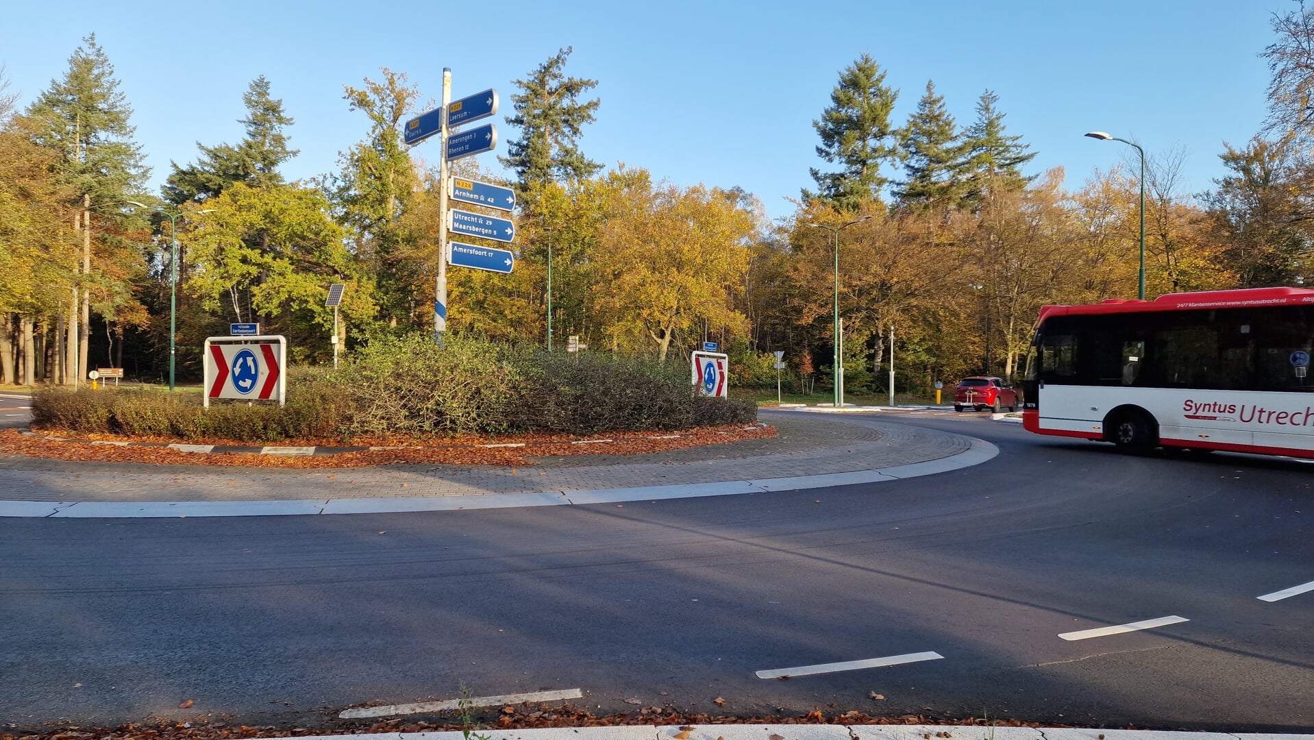 De veiligheid op de rotonde bij de Donderberg is al jarenlang punt van discussie in Leersum.