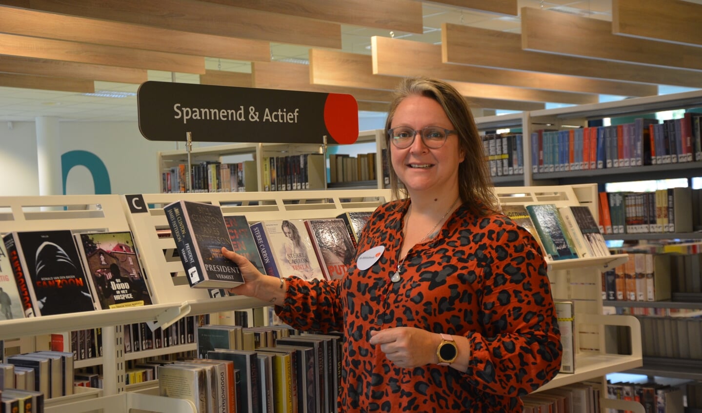  Daniëlle Colen vertelt waar de bibliotheek zich allemaal voor inzet. Foto: Dick van der Veen 