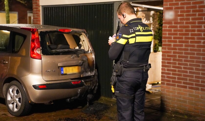 Mogelijke brandstichting auto Retiefstraat Ermelo, politie zoekt getuigen.