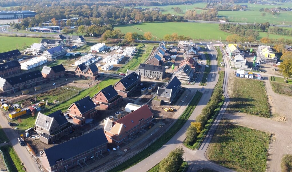 In de Barneveldse nieuwbouwwijk Bloemendal zijn inmiddels de eerste woningen opgeleverd.