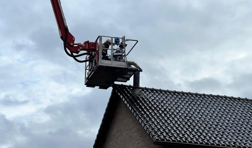 Brandweer Ermelo kreeg een melding van een schoorsteenbrand aan de Julianastraat in Ermelo.