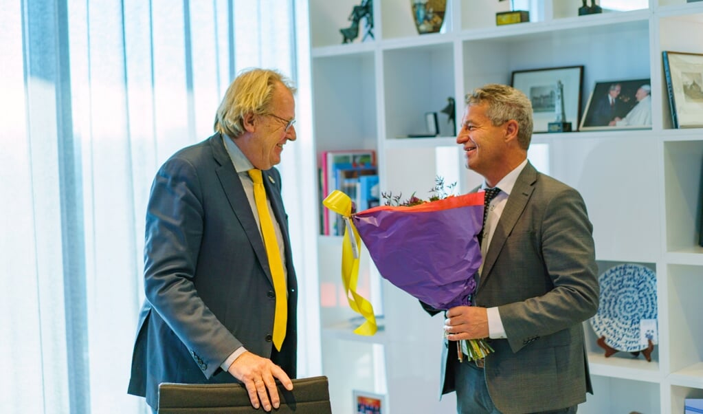 Commissaris van de Koning van Zuid-Holland Jaap Smit heeft burgemeester Dirk Heijkoop beëdigd. 