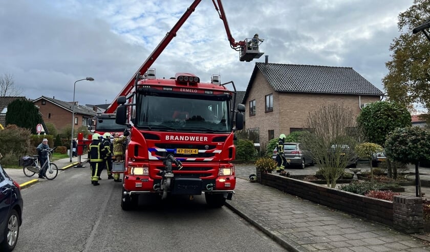 Brandweer Ermelo kreeg een melding van een schoorsteenbrand aan de Julianastraat in Ermelo.