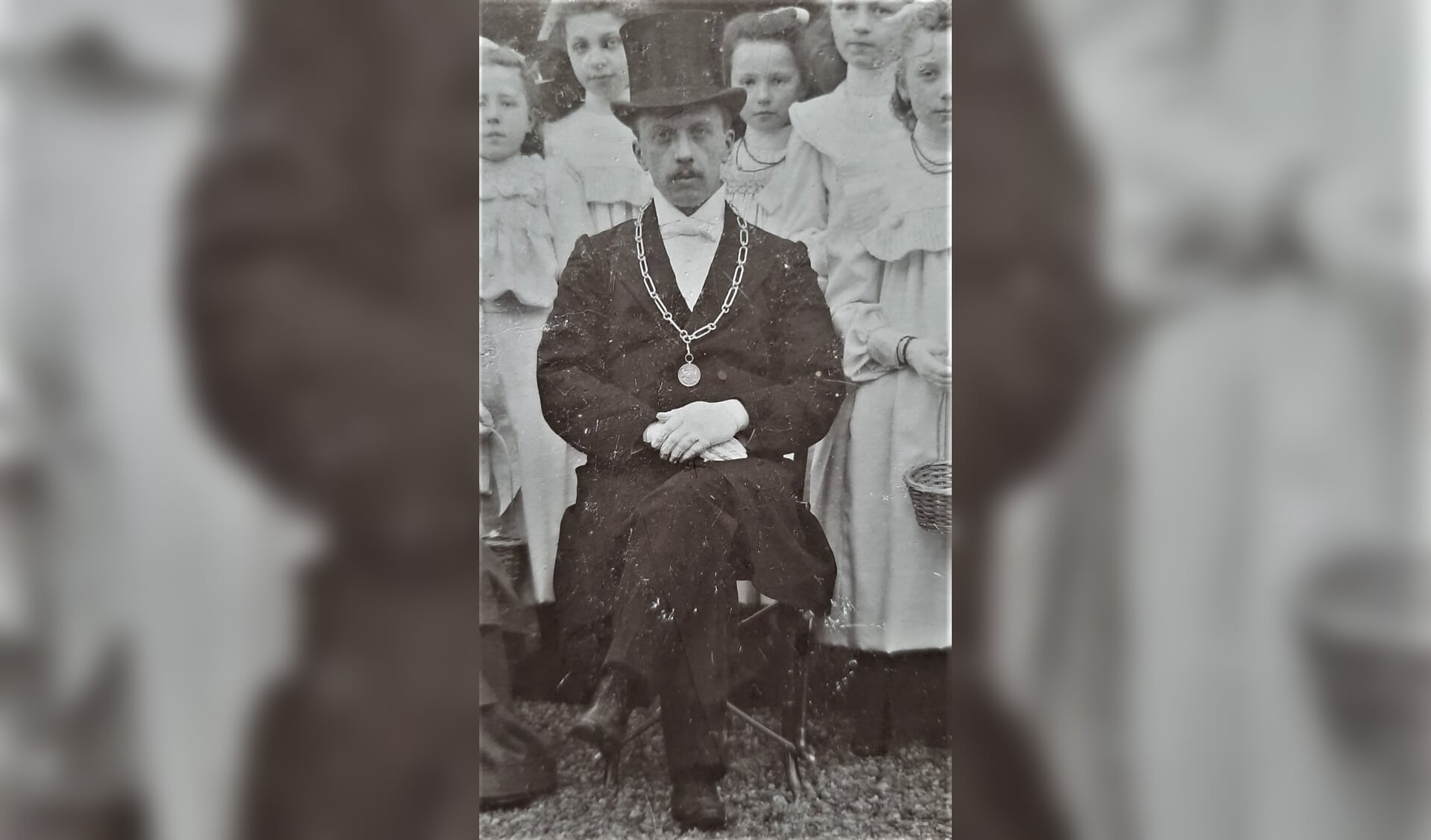 Burgemeester H.A. van de Westeringh kort na zijn installatie in Veenendaal.