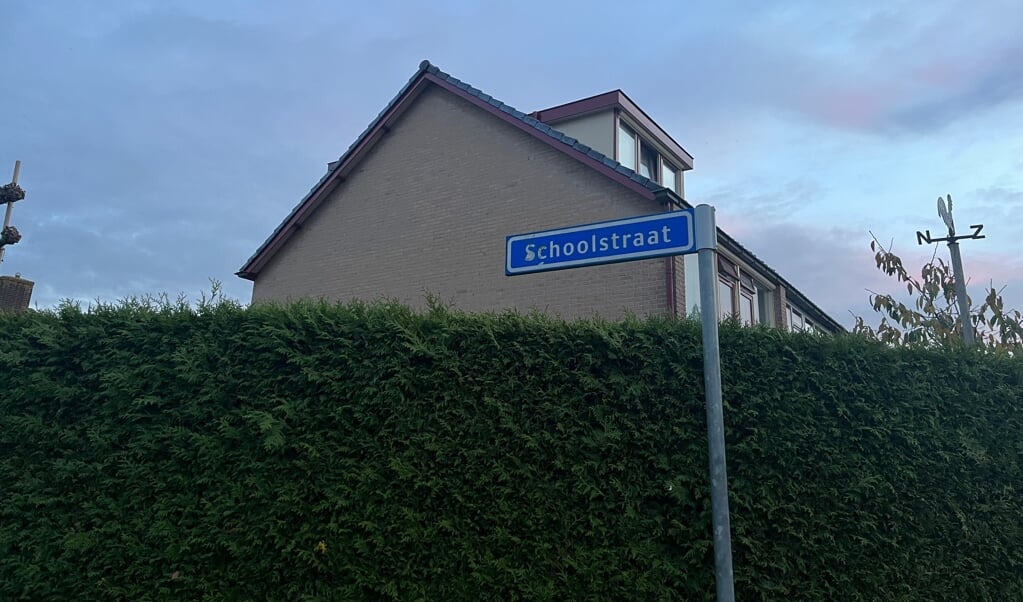 Het huis van de familie Haanschoten aan de Schoolstraat in Putten bleek een bron van radioactiviteit geworden te zijn.