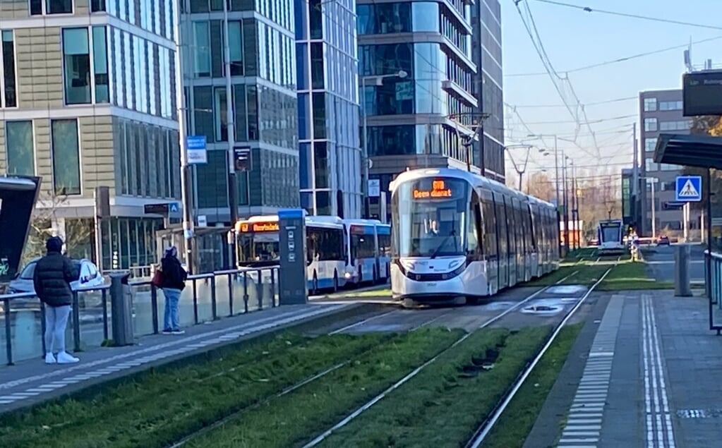 GVB Kampt Met Vertragingen: Tram 25 Ligt Stil Vanwege Ijzel - Nieuws ...