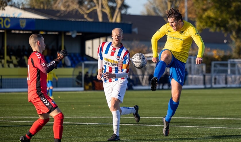 Ruben Rentenaar maakt het de verdediging lastig